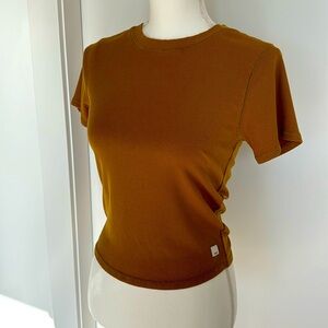Vuori Pose Fitted Tee shirt women’s Size Medium